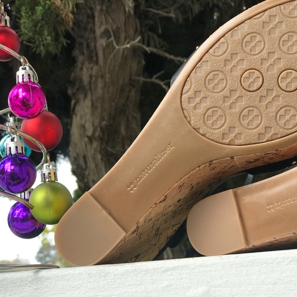 Women's Naturalizer ‘Riley' Black T-Strap Wedge - Picture 6 of 8